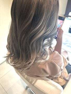 ゴットフロー(GOTTO FLOW) ミディアムヘアー/バレイヤージュ/ホワイトアッシュ