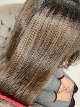 エスカーラ 表参道(THE ESCALA) パーマをかけていてもハリコシのある艶髪に【タビラマユミ】