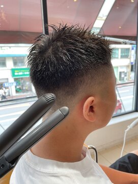 ビーハイブ ギフト(BeeHIVE GIFT) 濡れパン風学生フェードカット