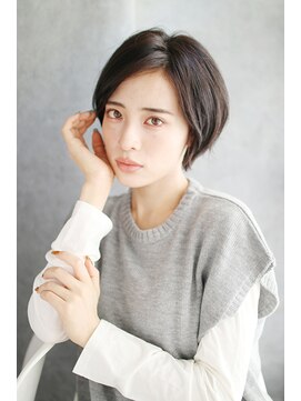 ミラー プラス エヌ(MIRROR+n) 20代30代40代　抜けを保って強気なショート【宝塚】