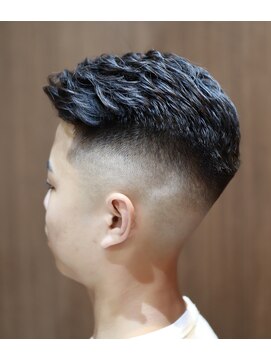 バーバーショップ スバル(BARBERSHOP SUBARU) <理容室><バーバー>アイロンパーマオールバックフェード