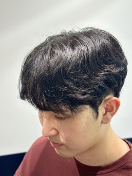リバティシェアバーバー 銀座(LIBERTY SHARE BARBER) ソンガン風シースルーマッシュ×ダウンパーマ