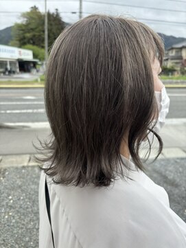 ピックアップ(Pick UP) シルバーカラー ブリーチ 外ハネボブ20代30代40代