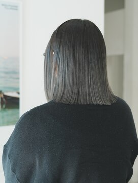 ニュイ(NUIT) ダブルカラーグレージュカラーケアブリーチミニボブ