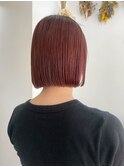 艶感引き立つぱつっとボブ