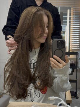 ウェイズトウキョウ 新宿店(Ways TOKYO) レイヤーカット　毛流れヘア　かきあげ前髪　ロングヘア