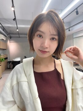 エル 北千住(elu) 外ハネボブ_ カーキグレージュフェザーバングボブウルフ