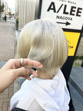 アイリー 名古屋(A/LEE) ショートボブ×ホワイトブロンド