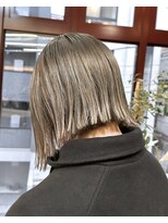 ヲタク(wotaku.)&nbsp;オリーブベージュぷつっとボブグレージュダブルカラーブリーチ