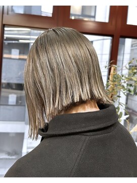 ヲタク(wotaku.) オリーブベージュぷつっとボブグレージュダブルカラーブリーチ