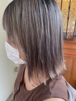 パディントン(Paddington)&nbsp;透明感なサファイアカラー☆ラインがポイントのブラントボブ♪