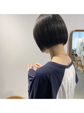 ロティバイトレンチ(loti by trench) 切りっぱなしボブ/ミニボブ/大人ボブ