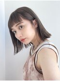 切りっぱなしボブ　外ハネ　ワイドバング　オリーブグレー　