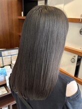 美容師からの人気No.1のAujuaトリートメントでスぺシャルケア。[髪質改善トリートメント/ショートカット]