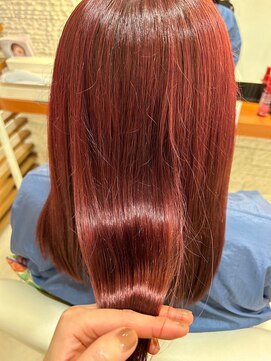 ラ シェンテ エイジア 川西(La Sente Aja) 【うる艶】風になびくレッドカラー