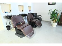 ビー ヘアードレッサーズ(b.Hair Dressers)の雰囲気（店内写真）