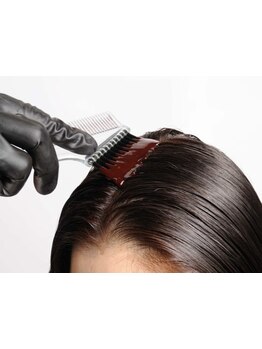 小麦粉、コーンスターチ、和漢のハーブを配合したカラーです。髪にボリュームが欲しい方向きです。