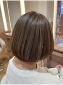 白髪ぼかしハイライト/丸みボブ/切りっぱなし/ワンカール