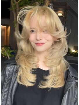 海外ガールレイヤーカット/バタフライカット/ハッシュカット