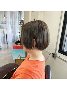 バトン(BATON) 【mini BOB×オリーブカラー】ハンサムショートオリーブベージュ