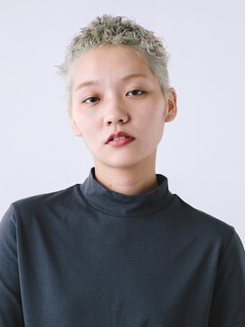 オト(Oto) ホワイトアッシュのベリーショート