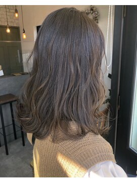 ブランココ(BlanCoCo) 鎖骨下ミディアム×柔らかグレージュ