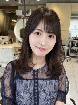 ティア(Tia.) （ミスコン/レイヤーカット/ミディアム/小顔前髪）