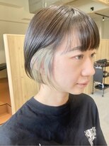 フイ(HUI)&nbsp;大人かわいいストレート切りっぱなしインナーカラー耳掛け小顔