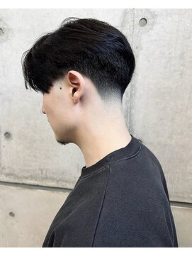 オーシャントーキョー ホワイト 原宿(OCEAN TOKYO WHITE) テーパーフェードセンターパート