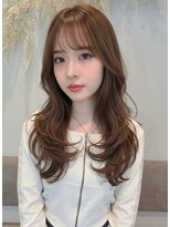 ティファ 栄(Tiffa)&nbsp;愛されロング×フェミニン。柔らか水光カラーで肌色を綺麗に