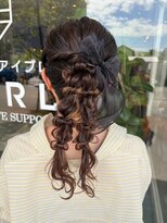 ビーワールド(B WORLD)&nbsp;編み下ろしアレンジ結婚式/成人式/お呼ばれヘア