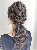 ポニーテール風 ふわふわ巻き下ろしスタイル