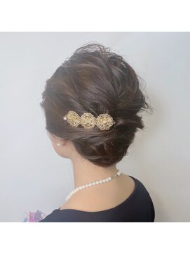 シーデン(C-den) ボブヘアーでもツイストで簡単まとめ髪ヘア