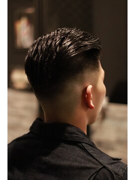 バーバーショップ レガロ(REGALO) 左サイドパート＋スキンフェード