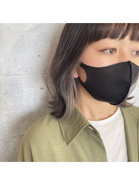 ビケット(biquette) グレージュ×インナーカラー 外ハネボブ/ボブディ