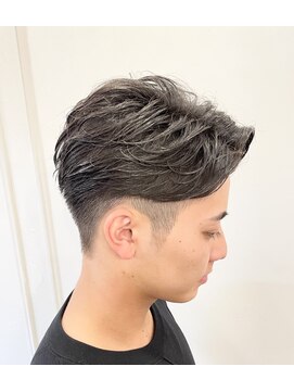 ワイズバーバーギンザラウンジ(Y’s BARBER GINZA LOUNGE) 七三ツーブロック×アップバングショート