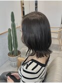 暗めグレージュ