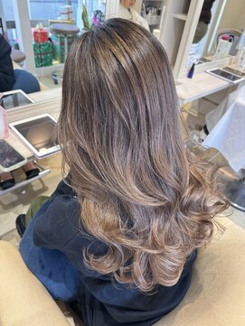 エイミーバイアフロートザガーデン 浦和店(amie by afloat the garden) ハイライトで動きのあるハニーベージュ