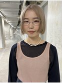 ブロンドベージュ×ミニボブ