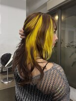 レコ 渋谷(LECO) イエローとブラウンのコントラストカラー