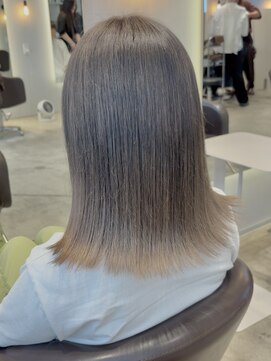 ケリーアン 太田(kelly.un) グラデーショングレーカラー / 透明感シルバーカラー / 群馬太田