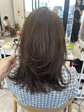 ビューナゴヤ 名駅(VIEW NAGOYA) レイヤーカット/外ハネレイヤー/くびれヘア/前髪カット
