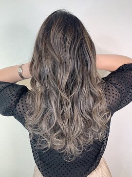 リベルテ 渋谷(Liberte) バレイヤージュグレー【渋谷/髪質改善/学割/ブリーチ/レイヤー】