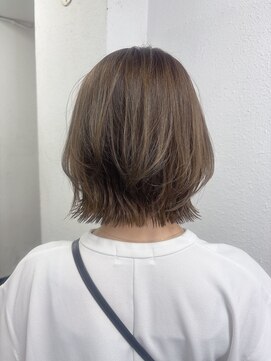 ジェナ(Jena) レイヤードボブ