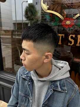 フォーコーナーズ(Four Corners) クロップ/スキンフェード/バーバー/刈り上げ