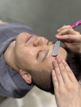 《清潔感を上げるケアメニュー》シェービングで素肌を綺麗に仕上げ清潔感のある第一印象に◎