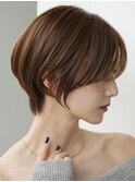表参道白髪ぼかしハイライトくびれショートボブグレーベージュ