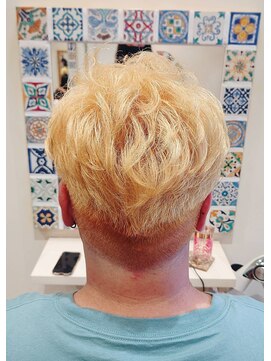 ランプヘアー(LAMP HAIR) メンズカットホワイトブロンド刈り上げ20代30代人気スタイル