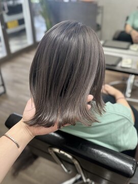 ヴィフ 大船(VIF) 切りっぱなしボブ外ハネ大船駅鎌倉白髪ぼかし脱白髪染め