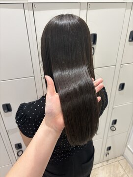 ケンジ 平塚 アネッタ(KENJE annetta) 艶髪/Aujuaトリートメント